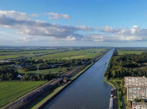Vissen op het Amsterdam-Rijnkanaal